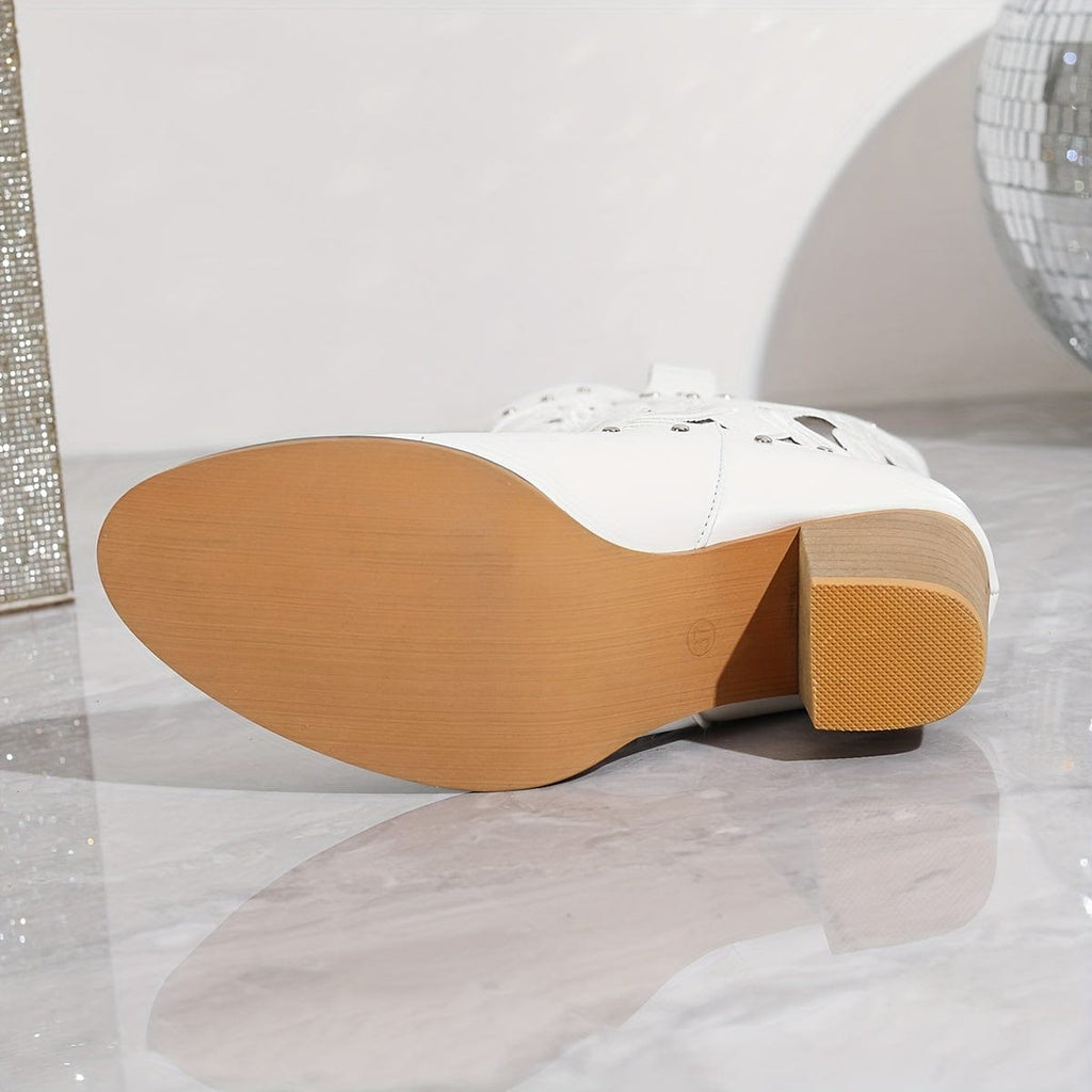 Adèle – Santiags blanches ajourées cuir, détails cloutés