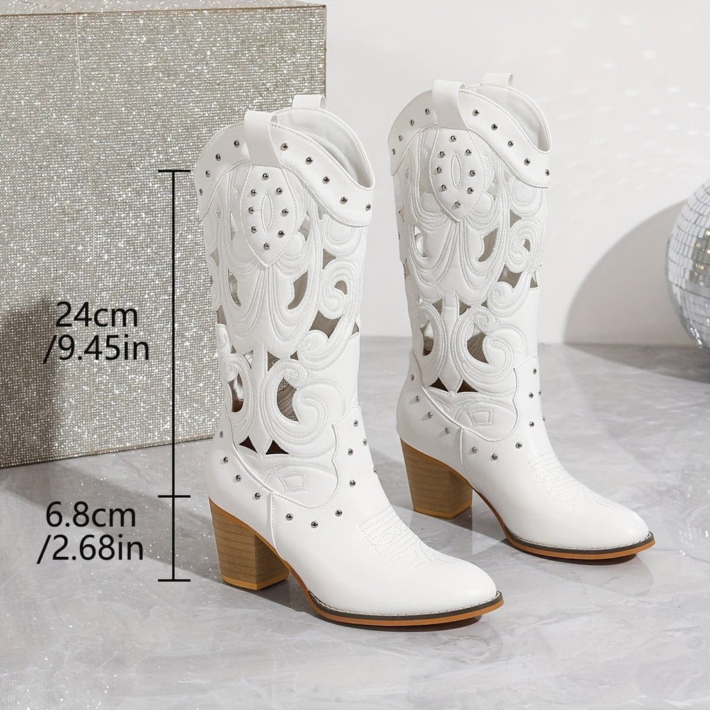 Adèle – Santiags blanches ajourées cuir, détails cloutés