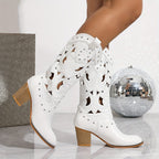 Adèle – Santiags blanches ajourées cuir, détails cloutés