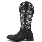 Apolline – Santiags mi-mollet brodées en cuir suédé