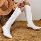 Athéna – Santiags blanches hautes brodées en cuir lisse