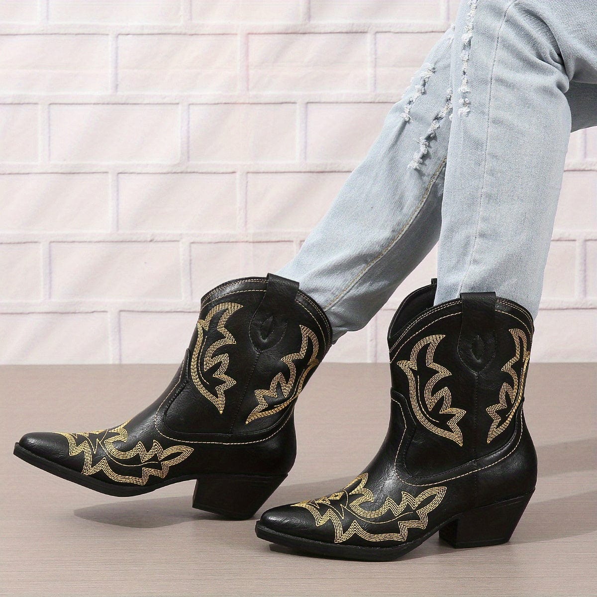 Clara – Santiags courtes brodées cuir