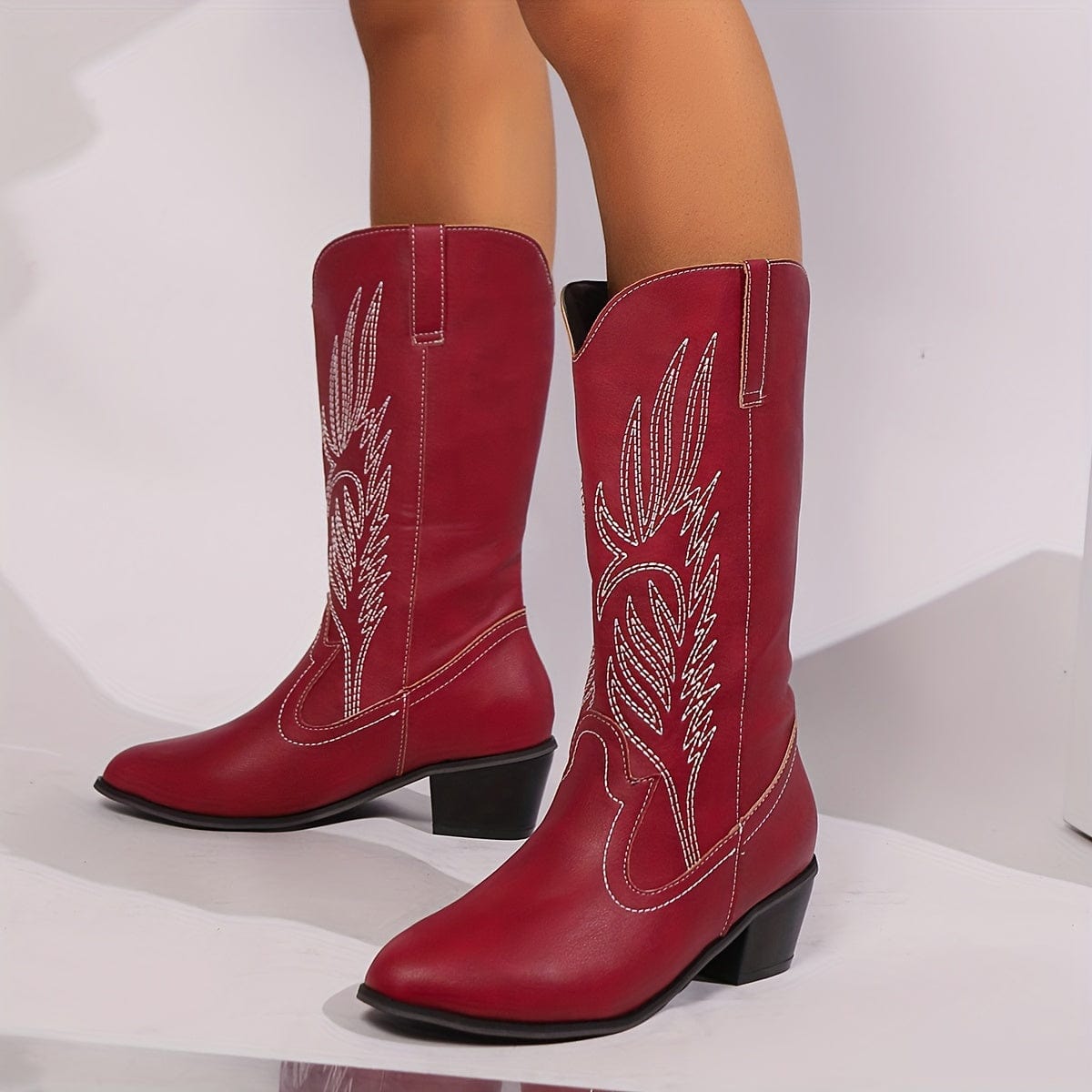 Gaïa – Santiags mi-hautes à broderies contrastées en cuir