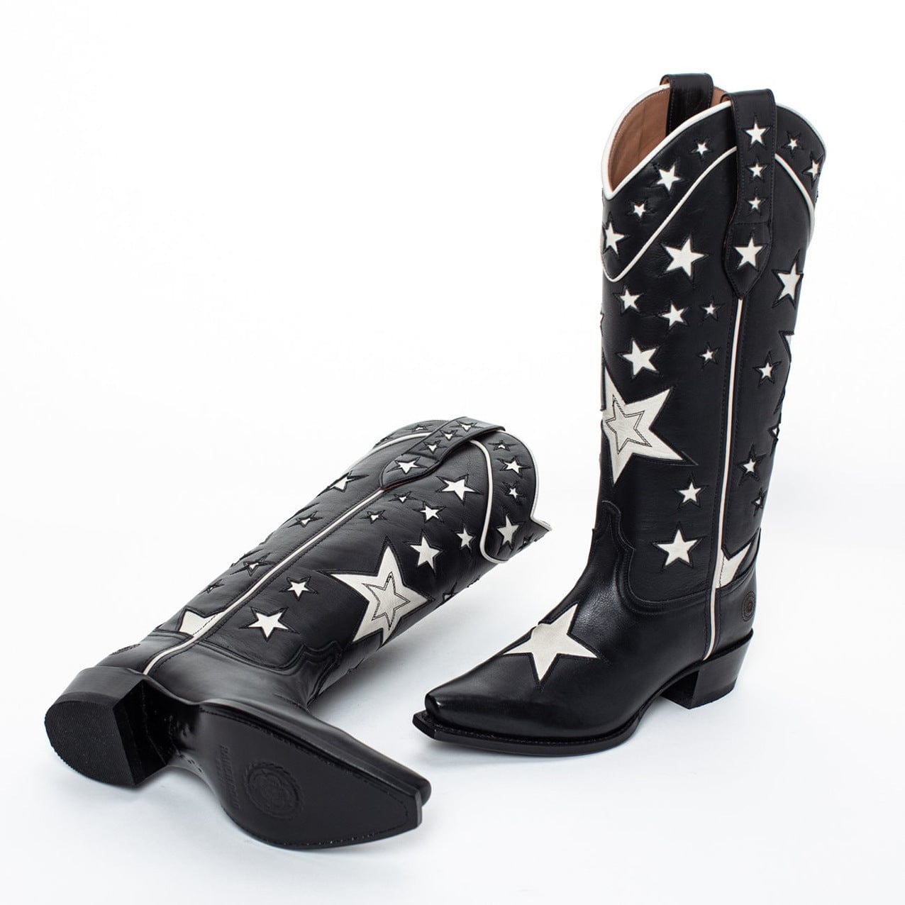 Inès – Santiags mi-mollet brodées en cuir lisse