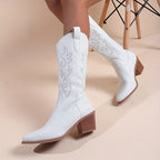 Iris – Santiags hautes blanches brodées en cuir lisse