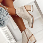 Lola – Santiags basses brodées en cuir lisse, zip latéral