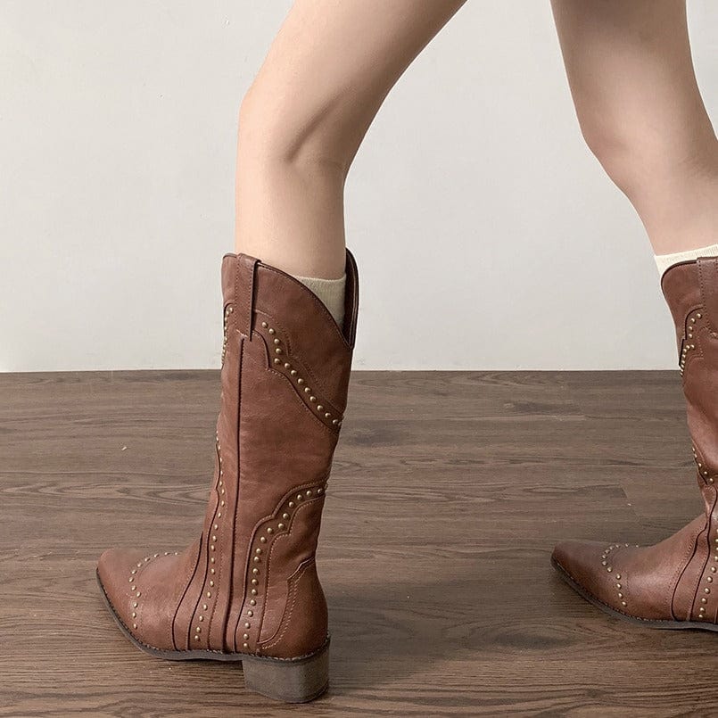 Louane – Santiag haute mi-mollet à rivets en cuir