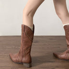 Louane – Santiag haute mi-mollet à rivets en cuir