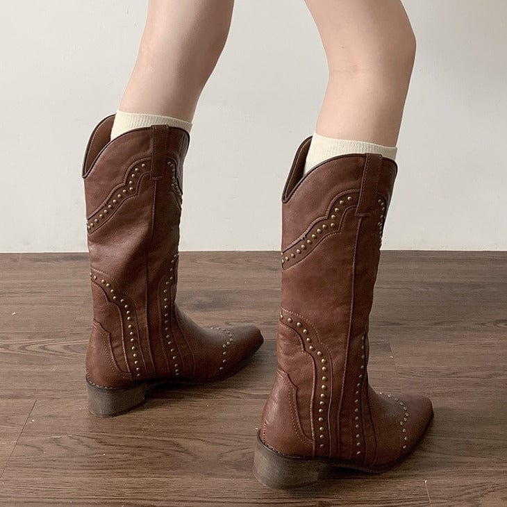 Louane – Santiag haute mi-mollet à rivets en cuir