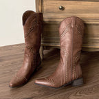 Louane – Santiag haute mi-mollet à rivets en cuir