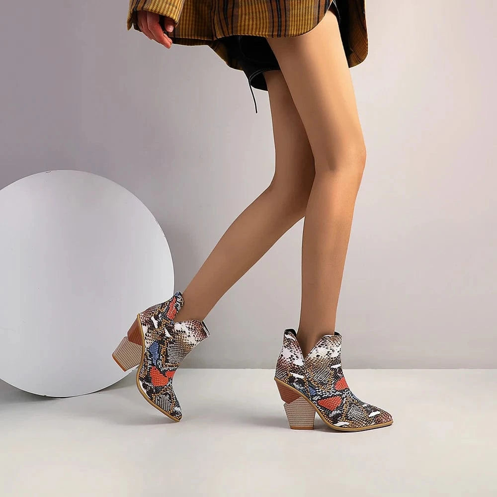 Louna – Bottines bleu effet croco, cuir verni souple