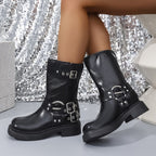 Maëlys – Bottines noires à boucles argentées en cuir lisse