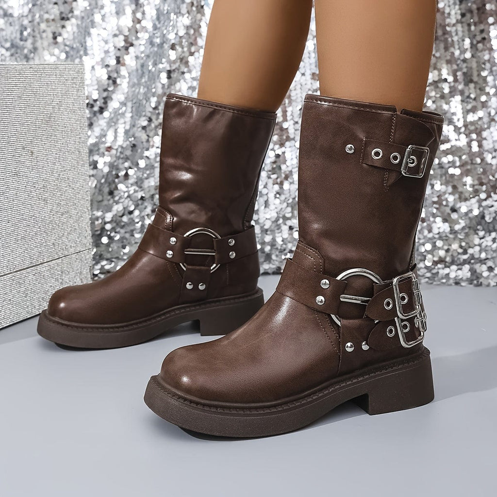 Maëlys – Bottines noires à boucles argentées en cuir lisse