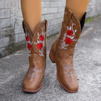 Malia – Santiags brodées de roses rouges en cuir suédé