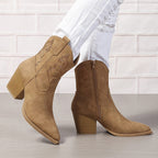 Mila – Santiags à broderies florales en cuir lisse