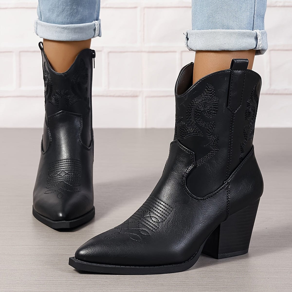 Mila – Santiags à broderies florales en cuir lisse