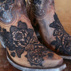 Noémie – Santiags mi-mollet brodées en cuir lisse