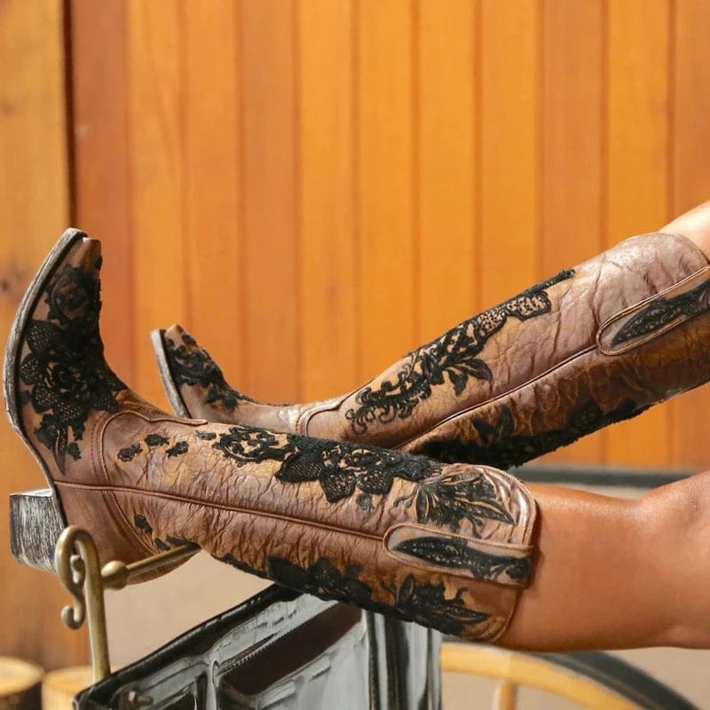 Noémie – Santiags mi-mollet brodées en cuir lisse