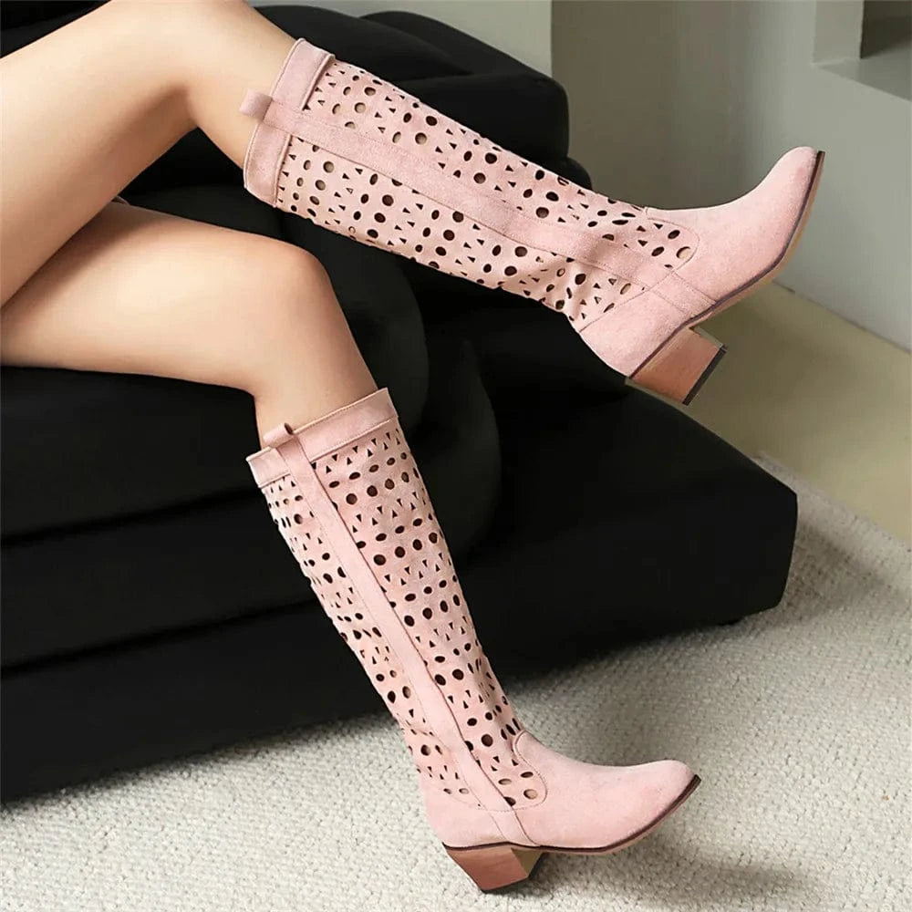 Poline – Santiags hautes ajourées en suédine, motifs perforés