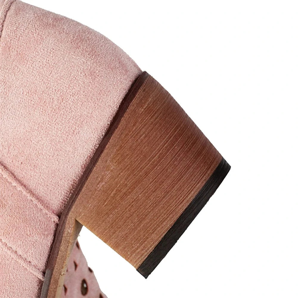 Poline – Santiags hautes ajourées en suédine, motifs perforés