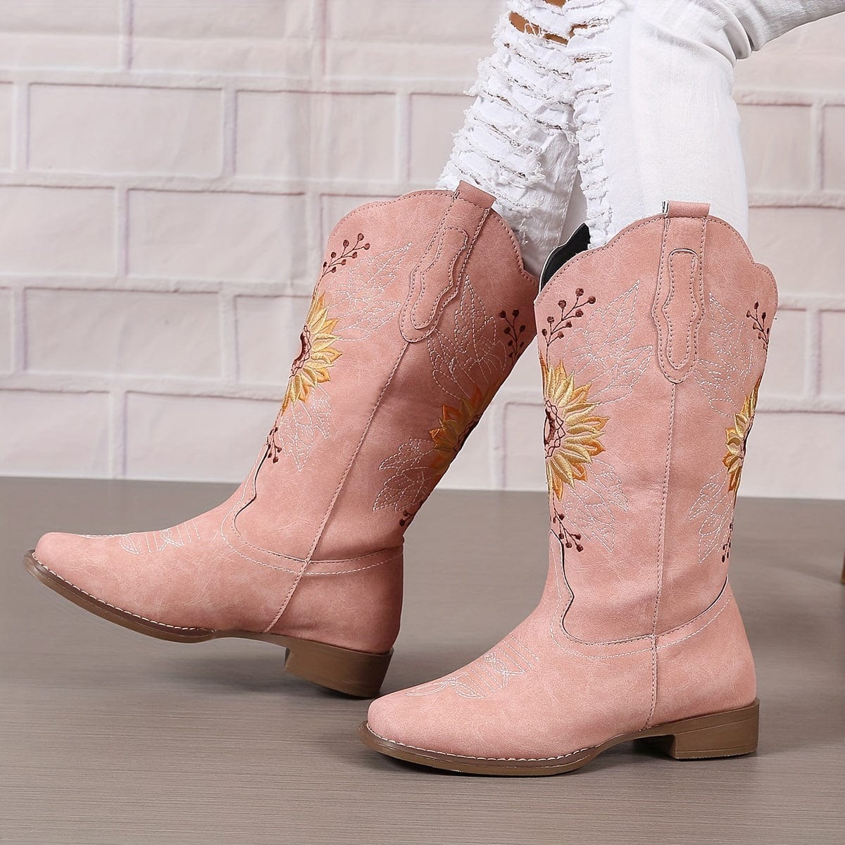 Solène – Santiags noires brodées de tournesols dorés en cuir lisse