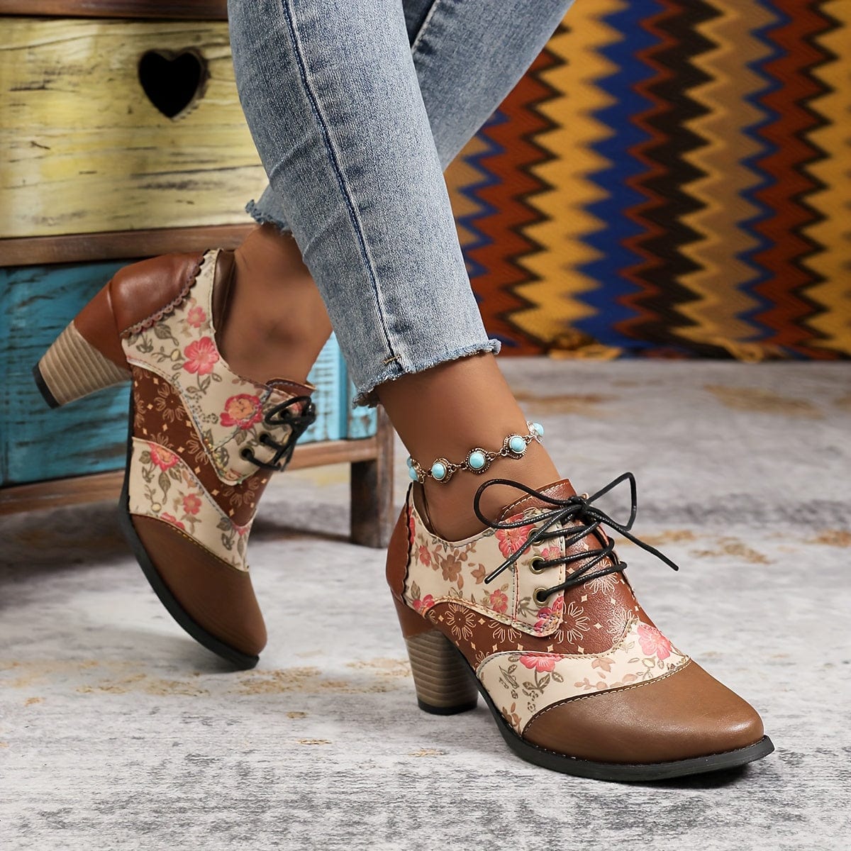 Tara – Bottines bohèmes à lacets motif floral en cuir