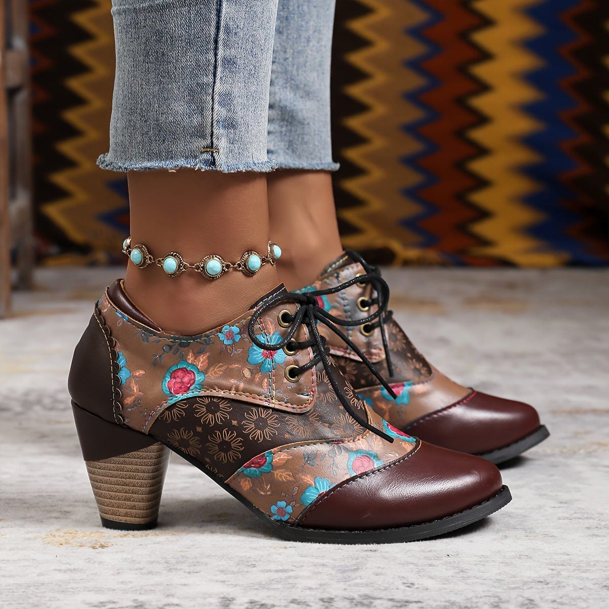 Tara – Bottines bohèmes à lacets motif floral en cuir