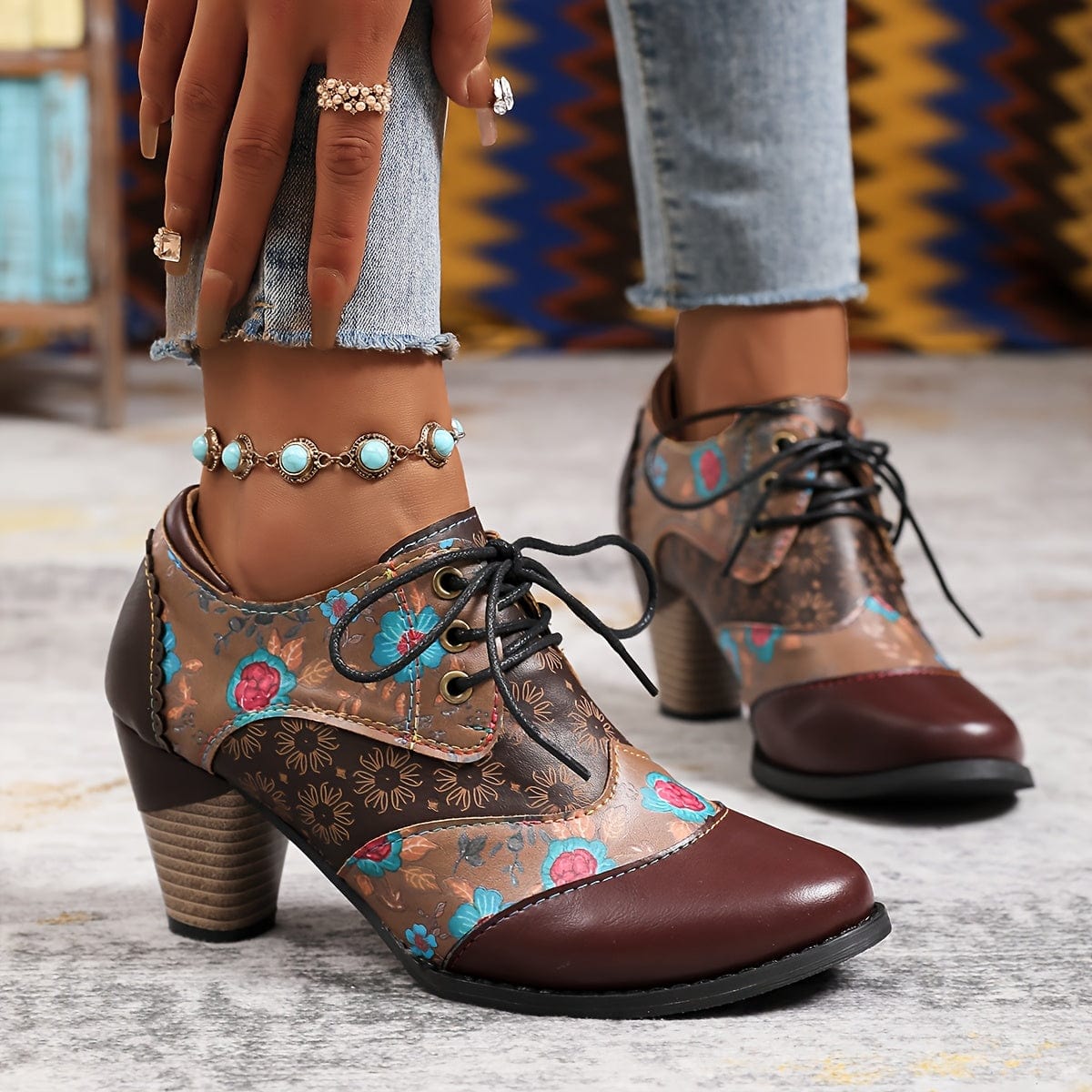 Tara – Bottines bohèmes à lacets motif floral en cuir